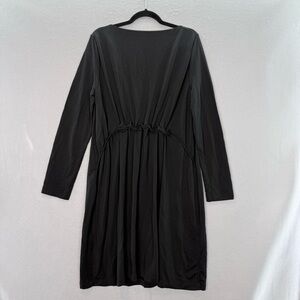 COS women black knit jersey long sleeve midi dress
Round neck asymmetric waist L